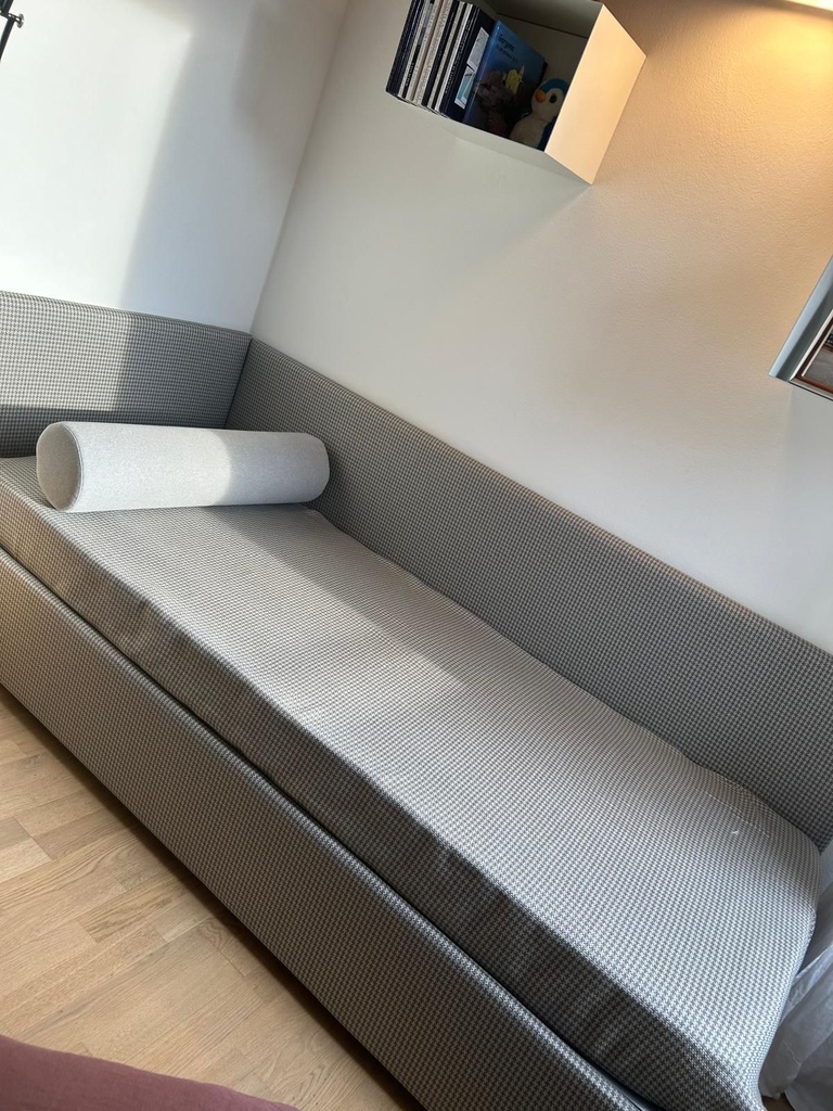 Divano letto completo di materasso pari al nuovo 