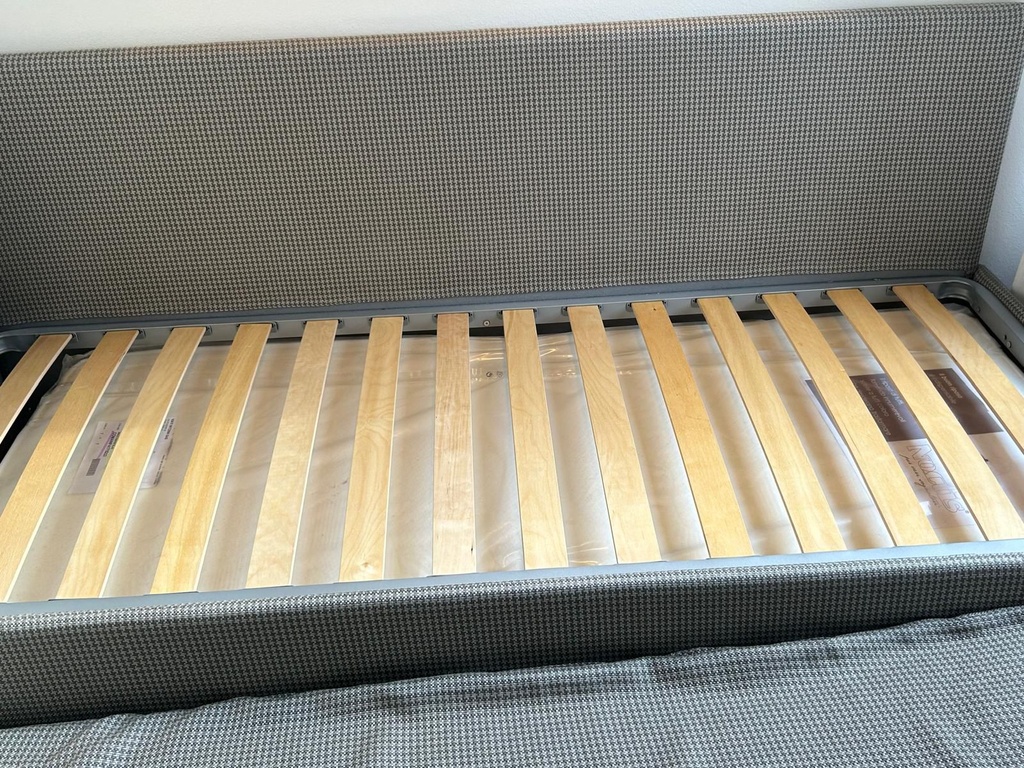 Divano letto completo di materasso pari al nuovo 