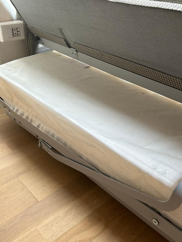 Divano letto completo di materasso pari al nuovo 