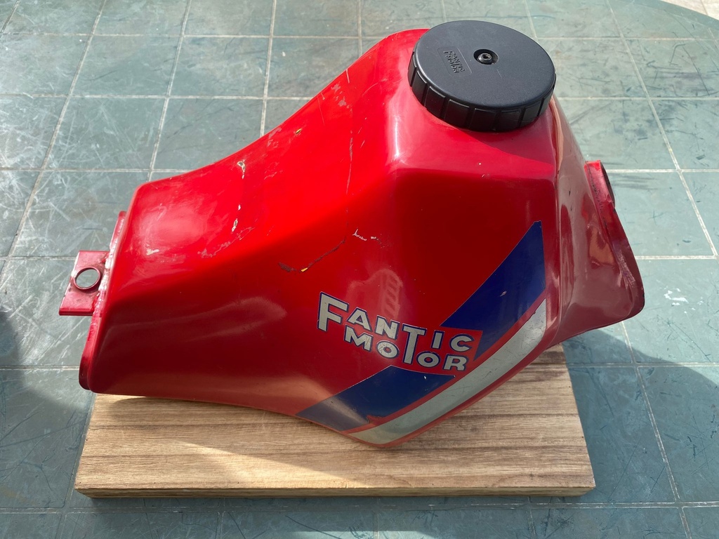 Serbatoio rosso Fantic raider 50cc