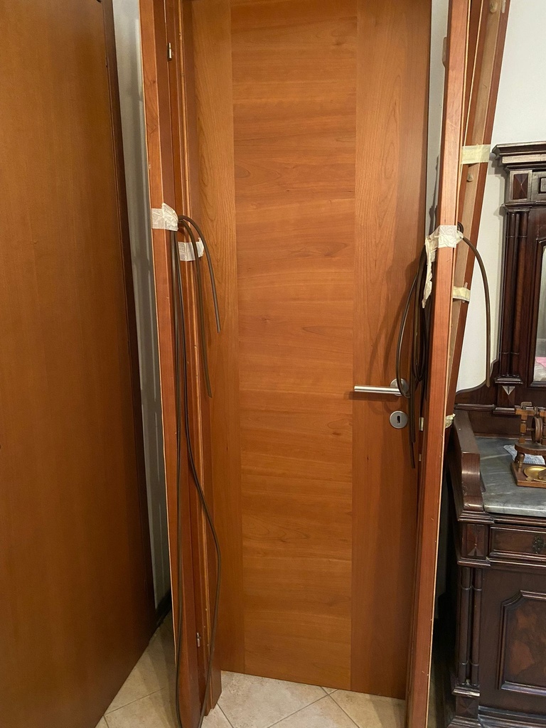 Coppia porte in legno complete di maniglie è casse Euro 180 vendibili anche separate (90/1)