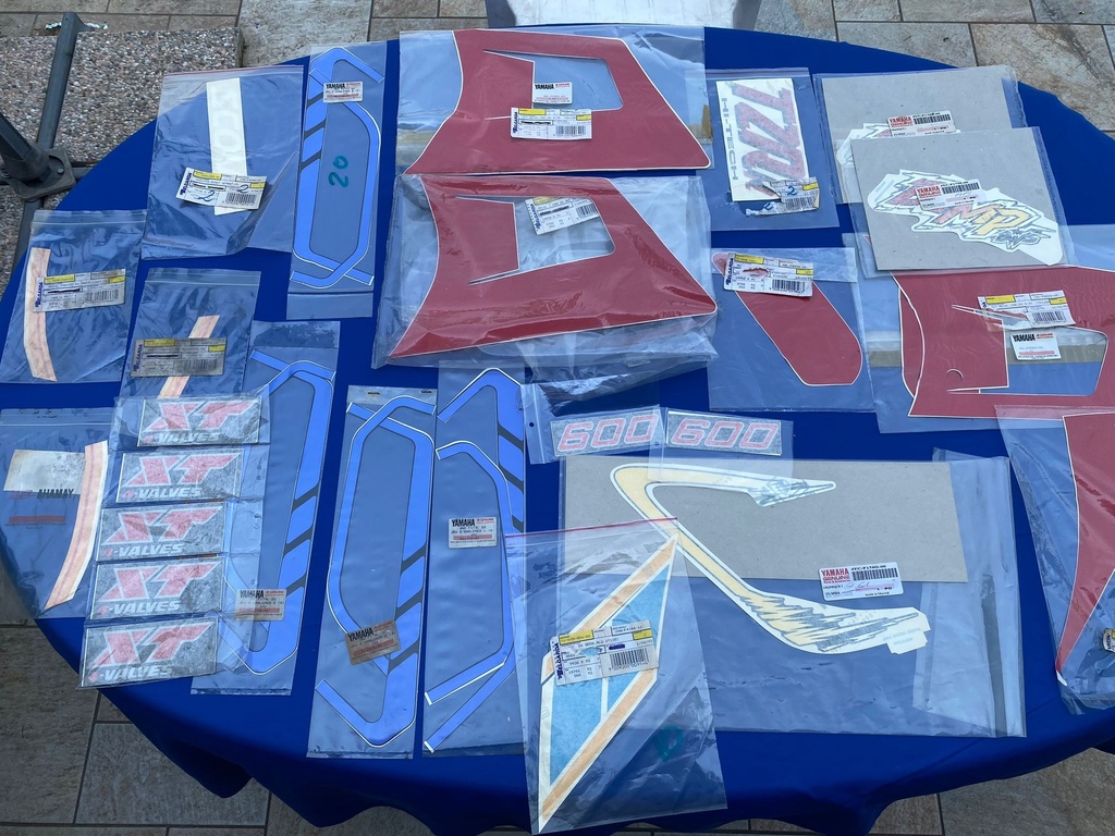 STOCK vari adesivi YAMAHA -HONDA