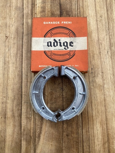 [RIF744] Coppia ganasce freno COD. 05 ADIGE per varie tipi di moto anni 60 alpino beta bianchi capriolo casalini DKW doniselli ducati fiorelli fochi ecc