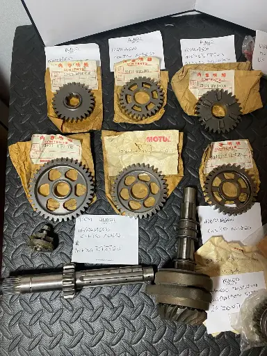 [RIF.896] Stock Cuscinetti Trasmissione Cambio Honda VF750 Euro 300 più spese di spedizione